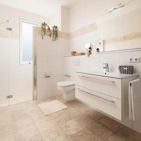 Vier Jahreszeiten An Der Therme & Kliniken Naehe Freiburg & Schwarzwald Ideal Fuer Wellness Kur & Business Ausfluege 24h Check In- Wlan & Parken Gratis Bad Krozingen