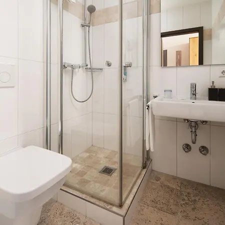 Vier Jahreszeiten An Der Therme & Kliniken Naehe Freiburg & Schwarzwald Ideal Fuer Wellness Kur & Business Ausfluege 24h Check In- Wlan & Parken Gratis באד קרוצינגן