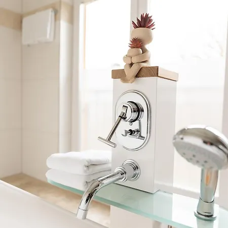 Hotel Vier Jahreszeiten An Der Therme & Kliniken Naehe Freiburg & Schwarzwald Ideal Fuer Wellness Kur & Business Ausfluege 24h Check In- Wlan & Parken Gratis