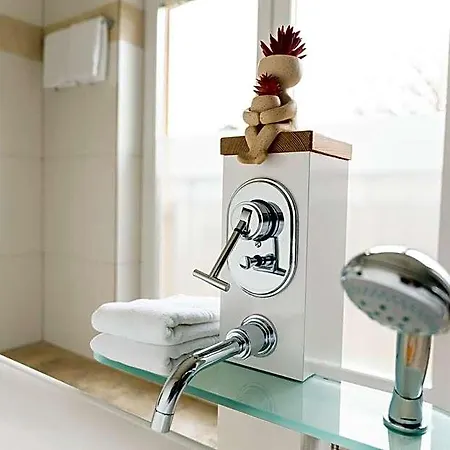 Vier Jahreszeiten An Der Therme & Kliniken Naehe Freiburg & Schwarzwald Ideal Fuer Wellness Kur & Business Ausfluege 24h Check In- Wlan & Parken Gratis Hotel 3*