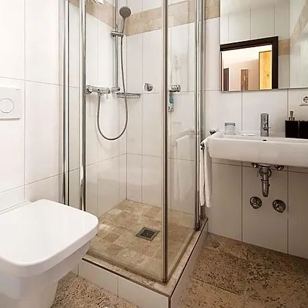 Vier Jahreszeiten An Der Therme & Kliniken Naehe Freiburg & Schwarzwald Ideal Fuer Wellness Kur & Business Ausfluege 24h Check In- Wlan & Parken Gratis 3* Bad Krozingen