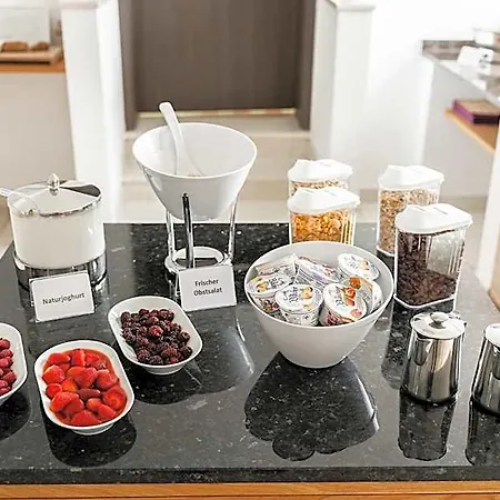 Vier Jahreszeiten An Der Therme & Kliniken Naehe Freiburg & Schwarzwald Ideal Fuer Wellness Kur & Business Ausfluege 24h Check In- Wlan & Parken Gratis