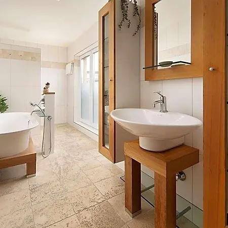 Hotel Vier Jahreszeiten An Der Therme & Kliniken Naehe Freiburg & Schwarzwald Ideal Fuer Wellness Kur & Business Ausfluege 24h Check In- Wlan & Parken Gratis Bad Krozingen