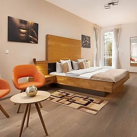 Hotel Vier Jahreszeiten An Der Therme & Kliniken Naehe Freiburg & Schwarzwald Ideal Fuer Wellness Kur & Business Ausfluege 24h Check In- Wlan & Parken Gratis