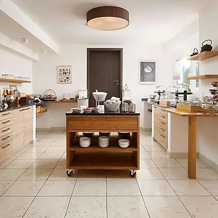 Hotel Vier Jahreszeiten An Der Therme & Kliniken Naehe Freiburg & Schwarzwald Ideal Fuer Wellness Kur & Business Ausfluege 24h Check In- Wlan & Parken Gratis 3*